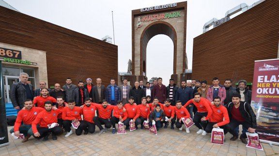 Aksaray Gençlik Spor Futbol Takımından Elazığ Her Yerde Okuyor Kampanyasına Destek