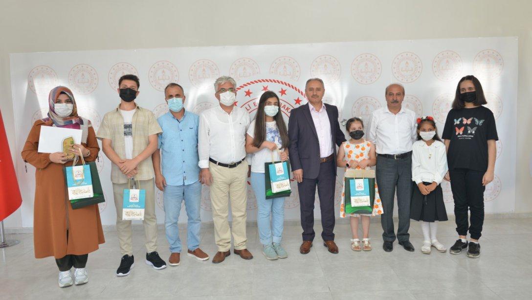 Sağlıklı Nesil Sağlıklı Gelecek Projesi Kapsamında Düzenlenen Yarışmanın Birincileri Ödüllendirildi.