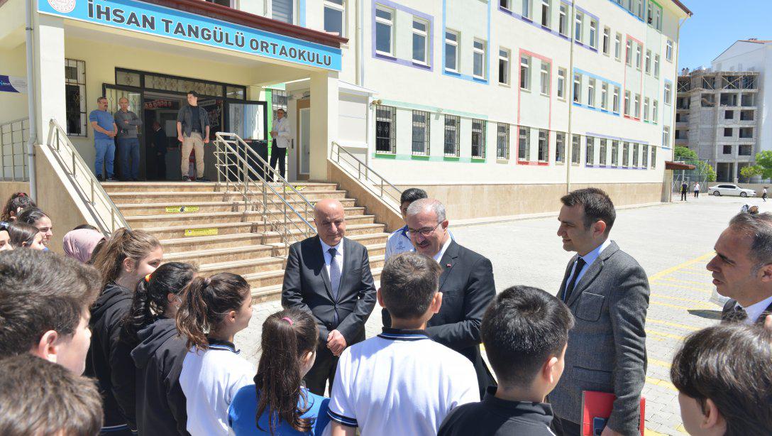 Elazığ Valisi Sayın Dr. Ömer TORAMAN İhsan  Tangülü Ortaokulunu Ziyaret Etti
