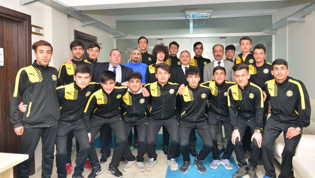 Kaya Karakaya Spor Lisesi Futbol Takımı Türkiye Finallerinde