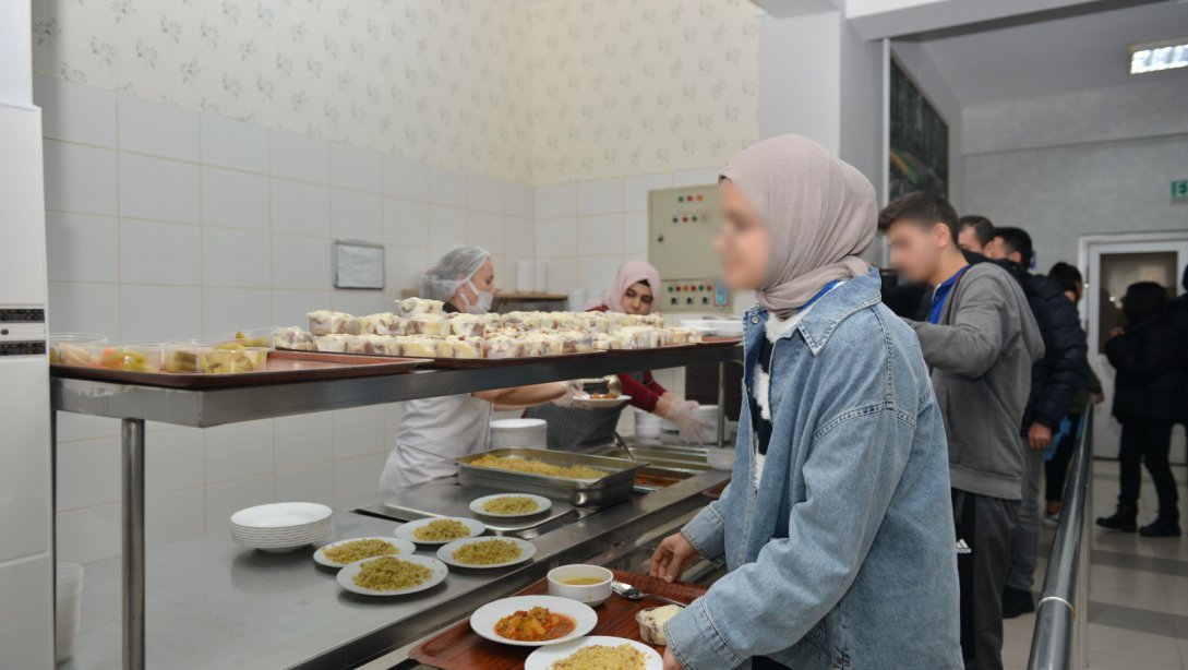 Elazığ'da 12 Bin Öğrencimiz Ücretsiz Yemek Hizmetinden Faydalanıyor.
