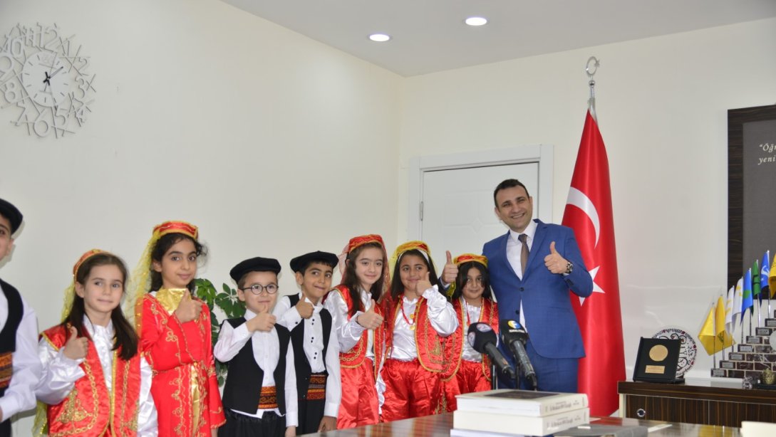 Çatalçeşme İlkokulu Öğrencileri İl Müdürümüz Mehmet YİĞİT'i Ziyaret Ederek Projelerini Tanıttılar.